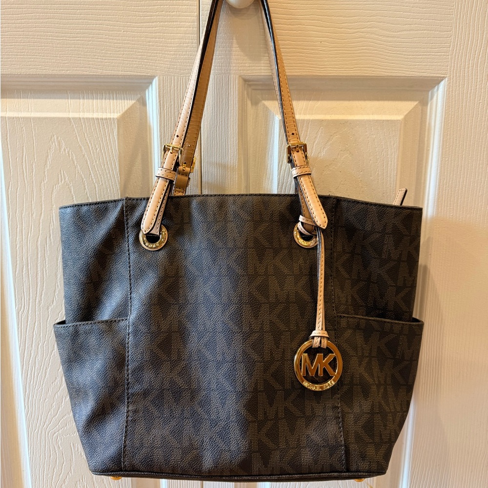 Michael Kors Jet Set Tote Bag